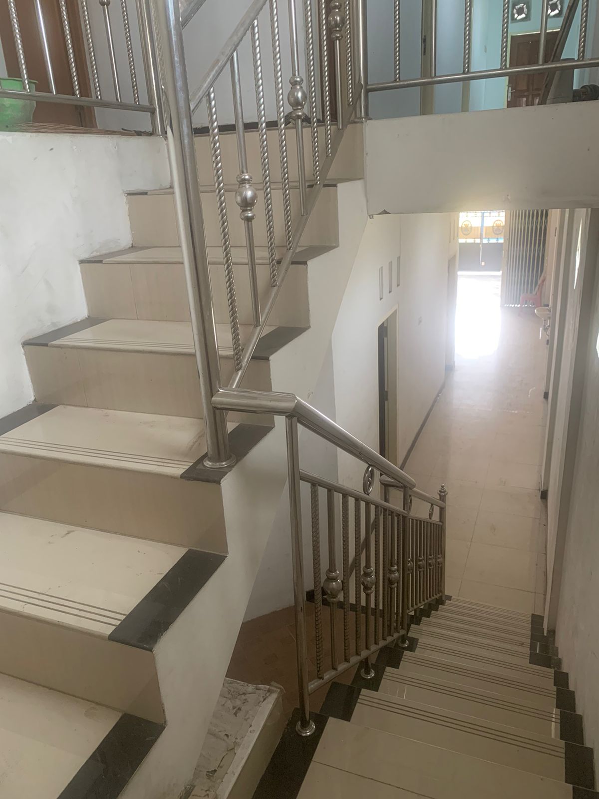 Disewakan Rumah 2 Lantai di Jl. Petemon Barat, Surabaya