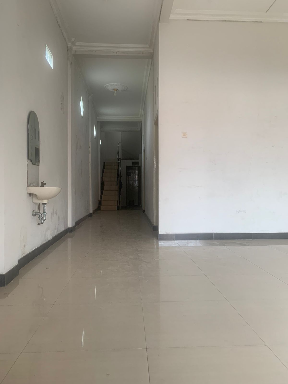 Disewakan Rumah 2 Lantai di Jl. Petemon Barat, Surabaya