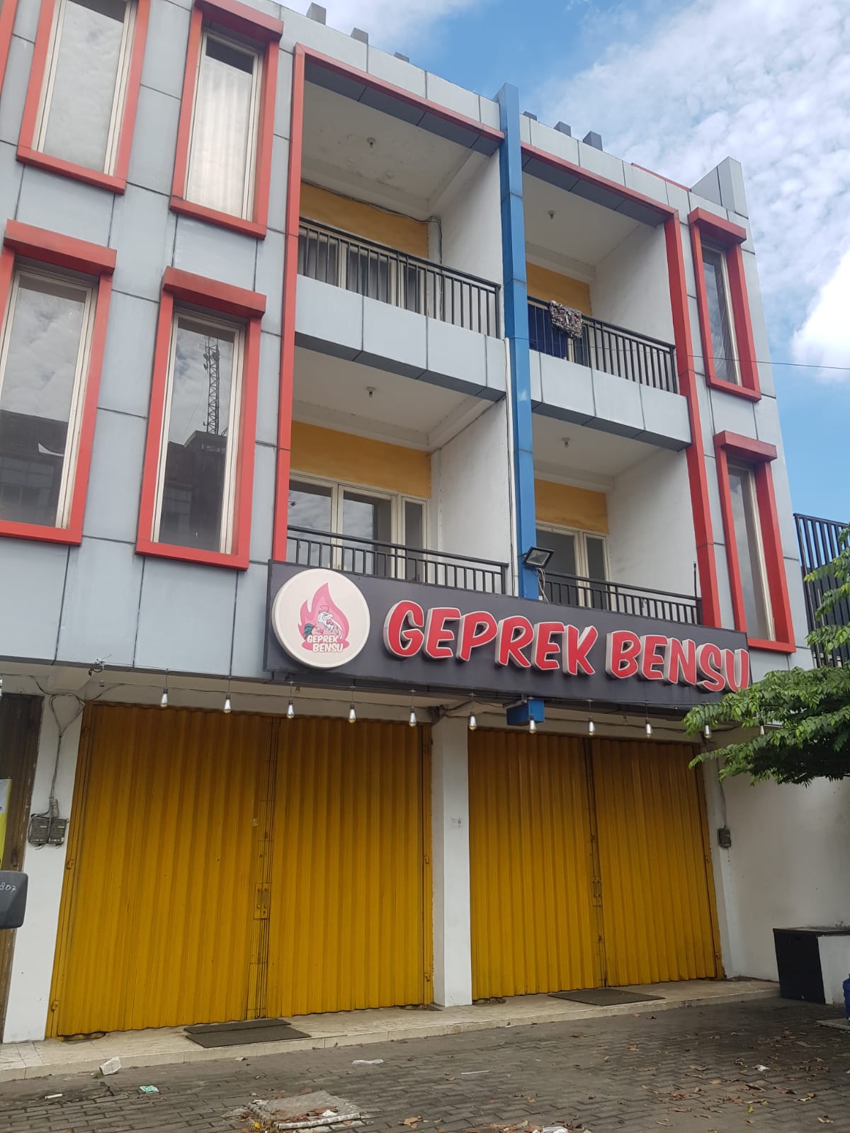 ruko disewakan raya mastrip surabaya