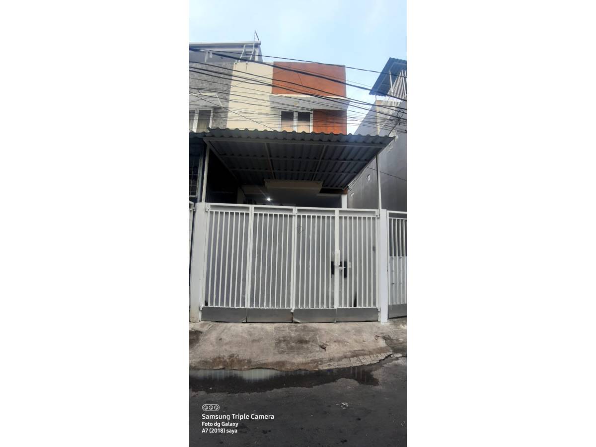 Disewakan Rumah 2 Lantai Strategis di Jelambar, Jakarta Barat