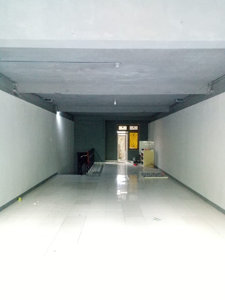 Ruko 2 Lantai Terletak Di Taman Yasmin