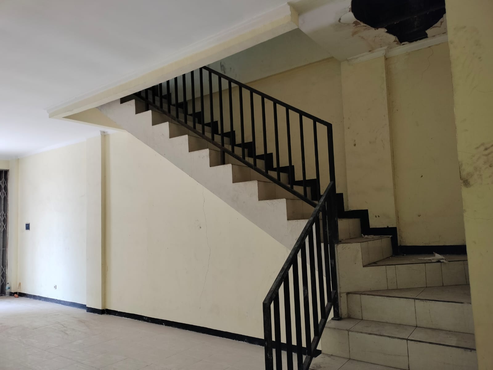 Disewakan Ruko 3 Lantai Lokasi Di Jl Sholeh Iskandar Bogor