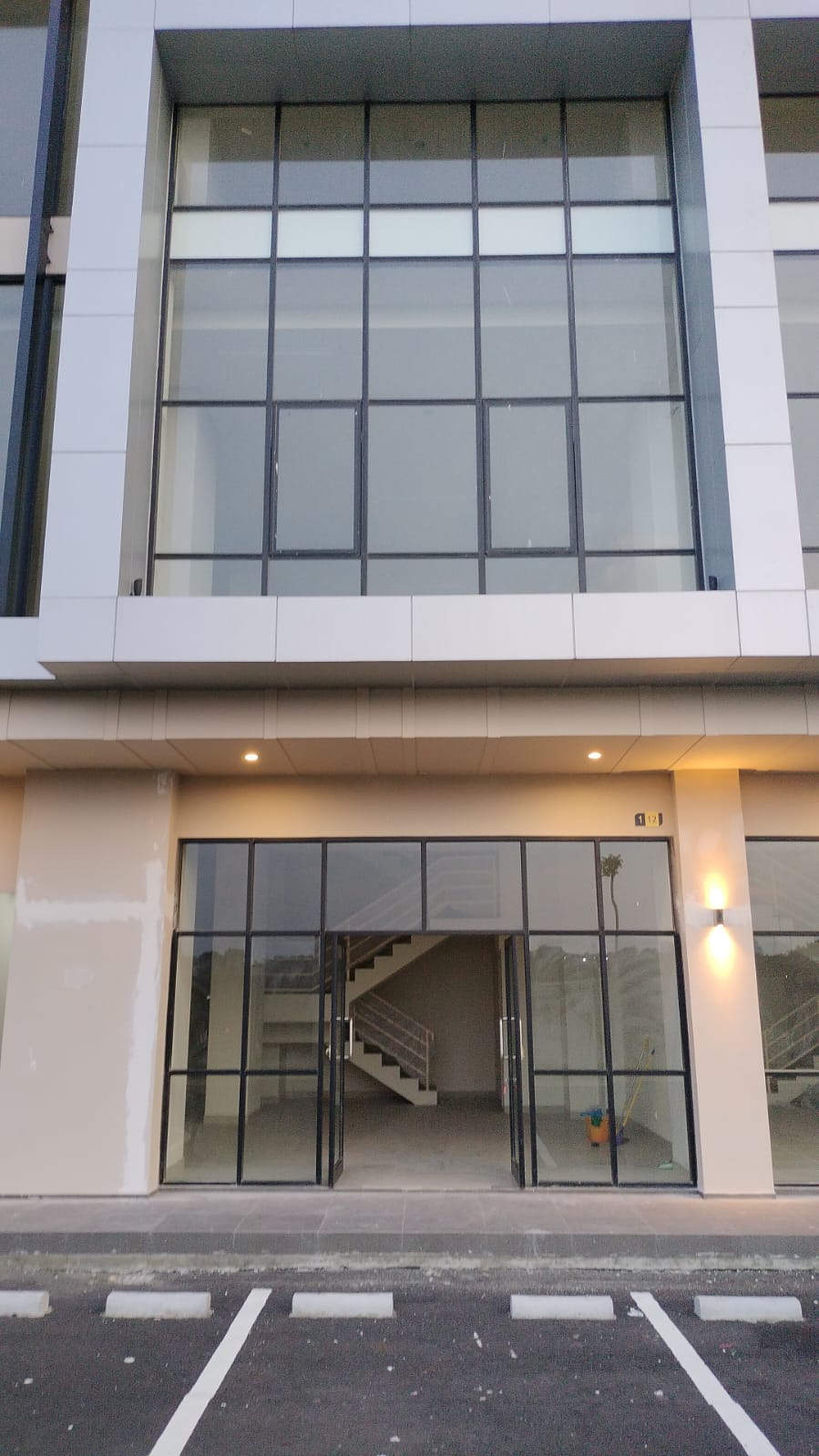 ruko disewakan vittoria ciputra wiyung surabaya