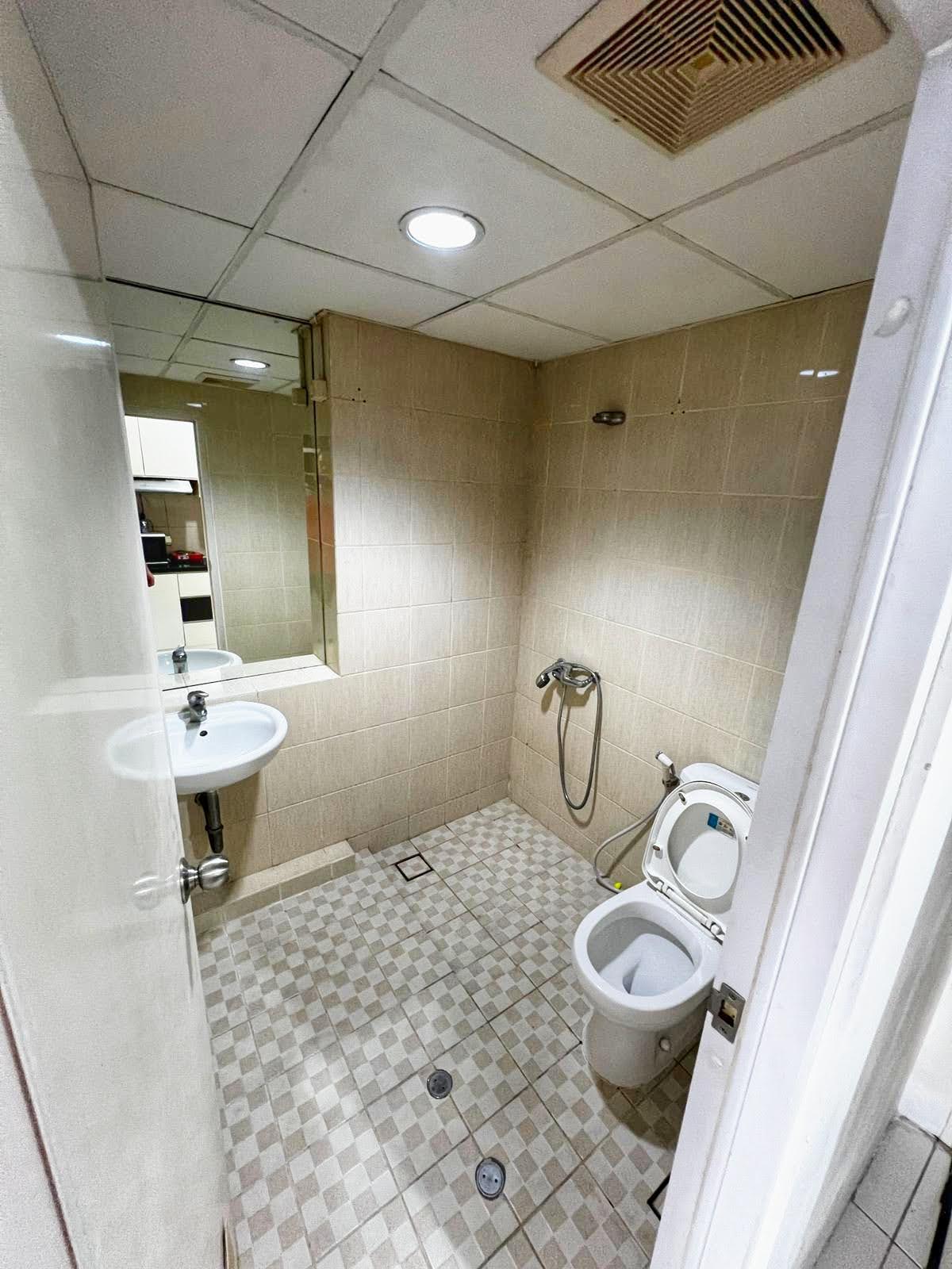 *Sewa Apartemen UC Lantai 20 Boulevard Tower Berkeley Surabaya*