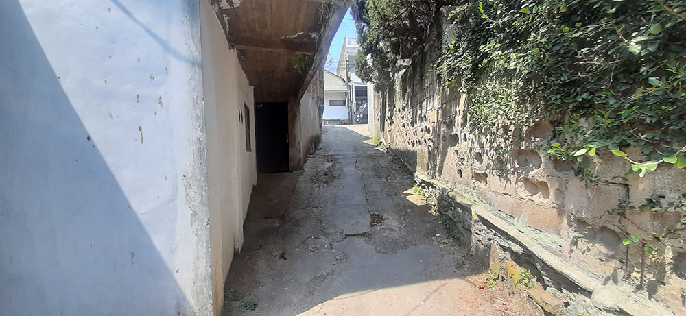 RUMAH DI JALAN SASAK BATU  JATIHANDAP BANDUNG