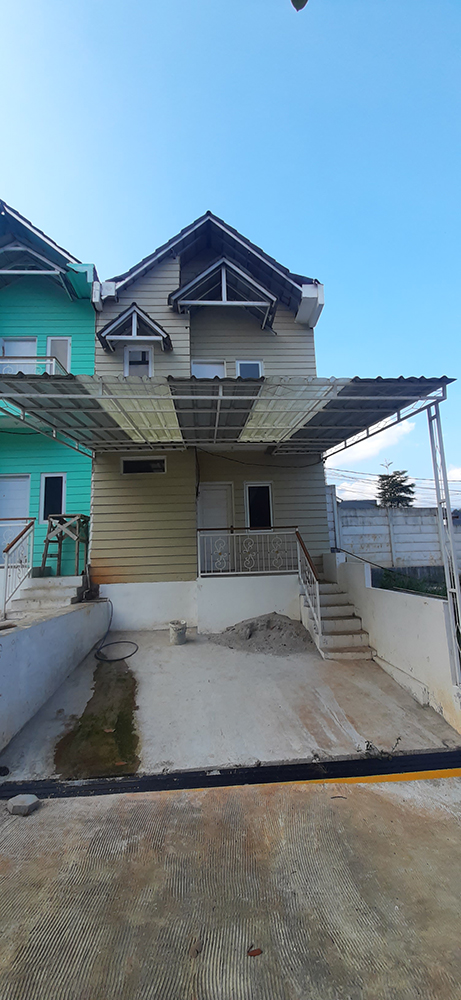 RUMAH GAYA AMERICAN COUNTRY DI JATIHANDAP BANDUNG