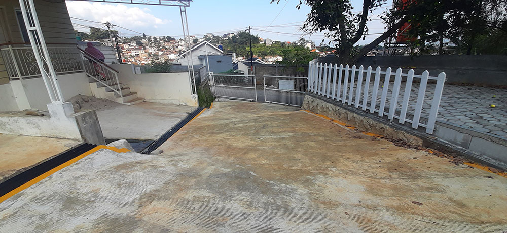 RUMAH GAYA AMERICAN COUNTRY DI JATIHANDAP BANDUNG