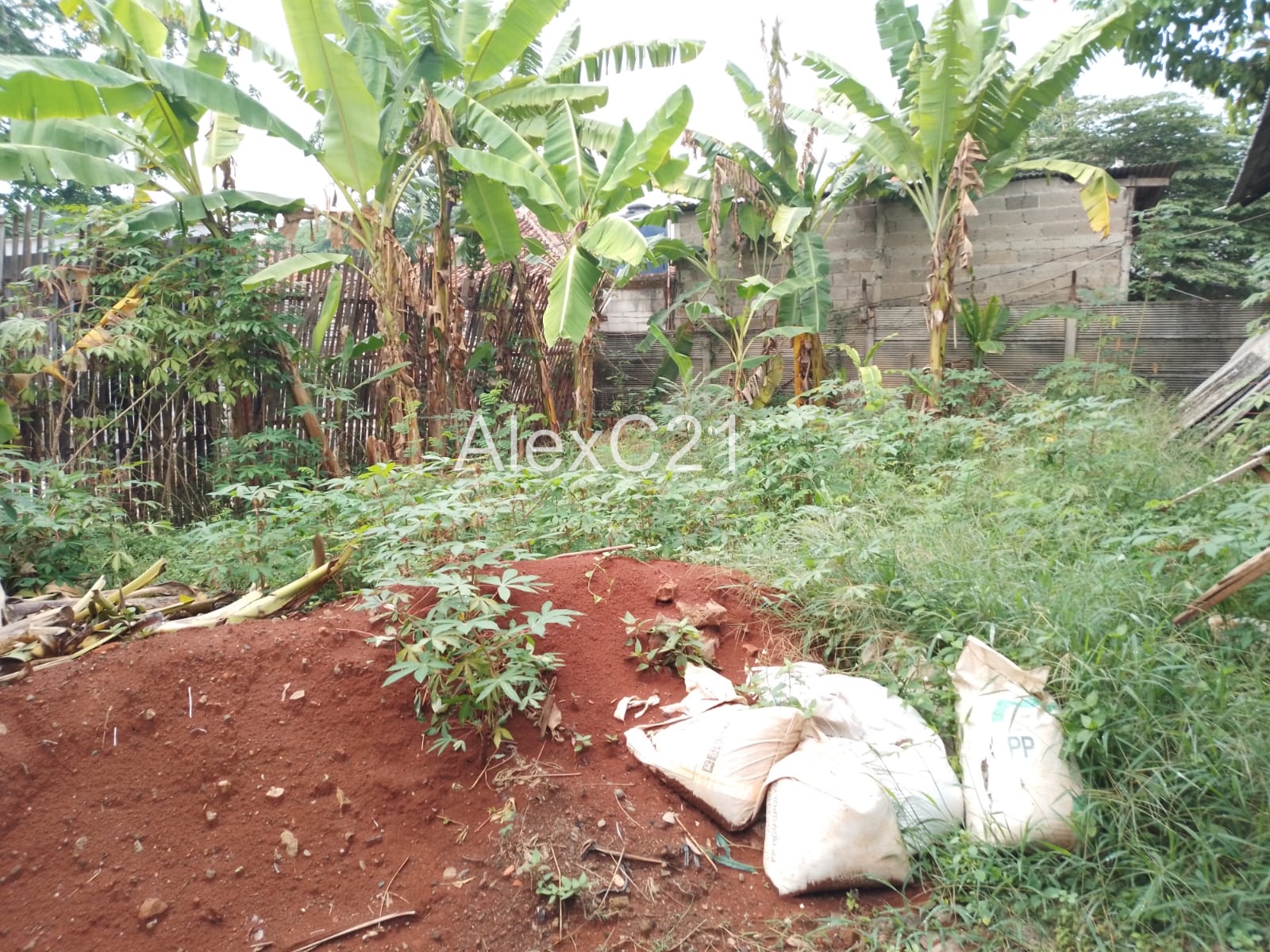 Dijual Tanah Saja (bangunan gratis + gudang ) di Cibubur