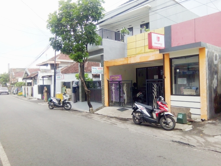 Jual Rumah besar luas second pinggir jln SHM siap huni dan usaha