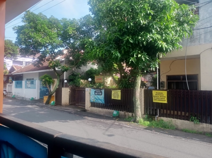 Jual Rumah besar luas second pinggir jln SHM siap huni dan usaha