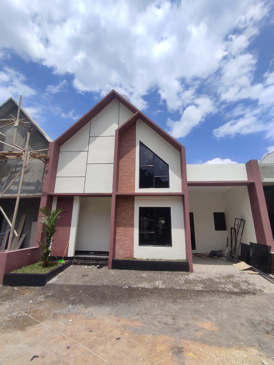 MILIKI KESEMPATAN BELI RUMAH BONUS SATU UNIT MOTOR DI BULAN INI