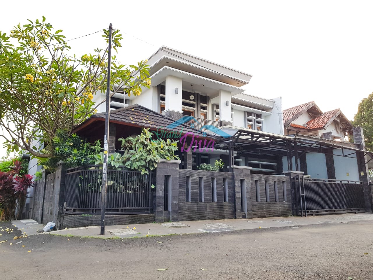 RUMAH MEDITERANIAN STYLE FURNISHED DI BUKIT CIMANGGU CITY, BOGOR