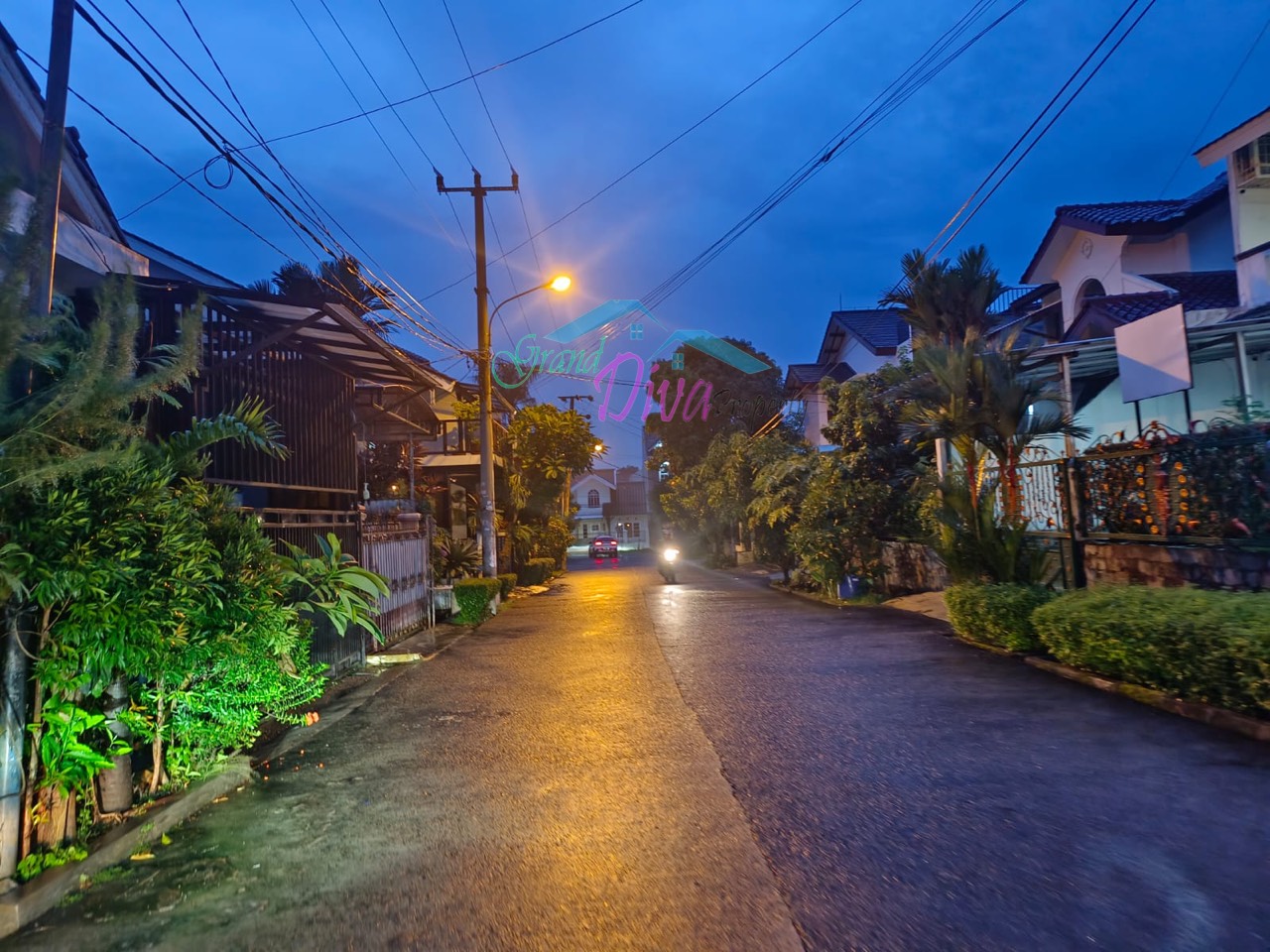 RUMAH KANTOR MODERN MINIMALIS HALF-FURNISHED DI BUKIT CIMANGGU