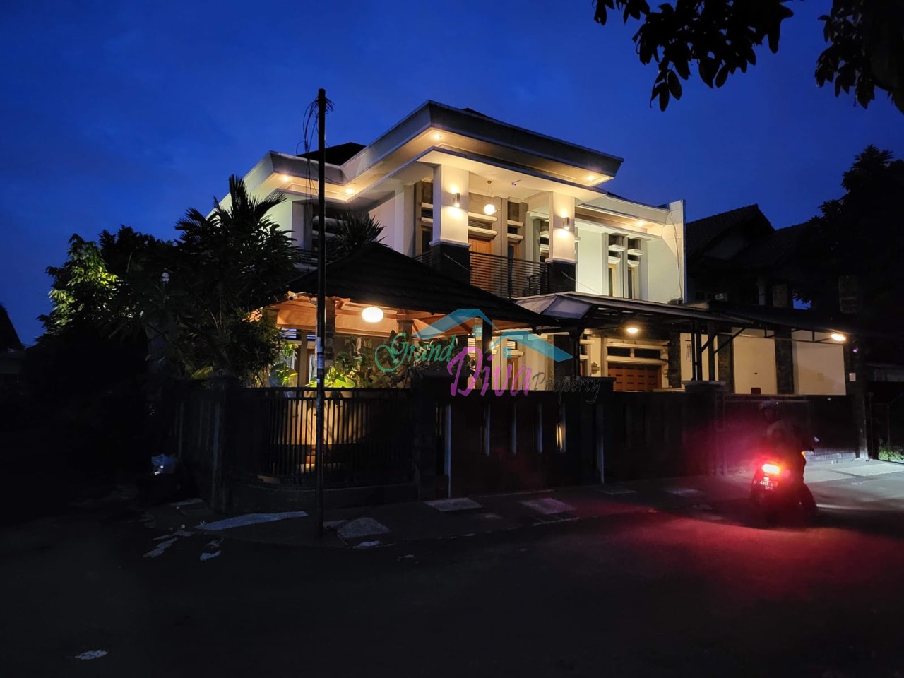 RUMAH MEDITERANIAN STYLE FURNISHED DI BUKIT CIMANGGU CITY, BOGOR