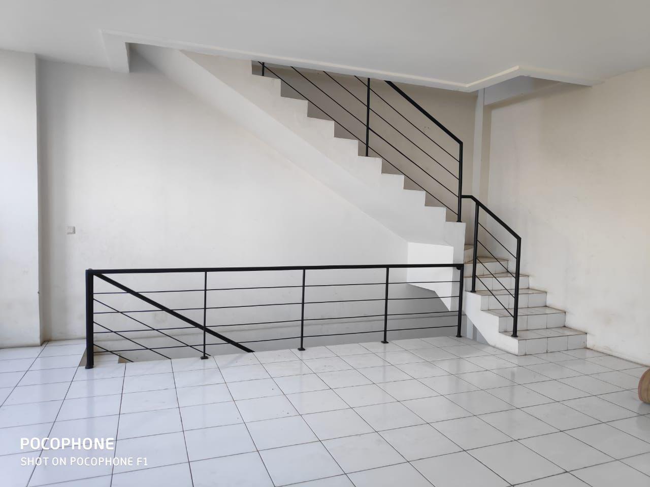 Disewakan ruko dengan lokasi strategis di Jl. Lapangan Bola. Kb.