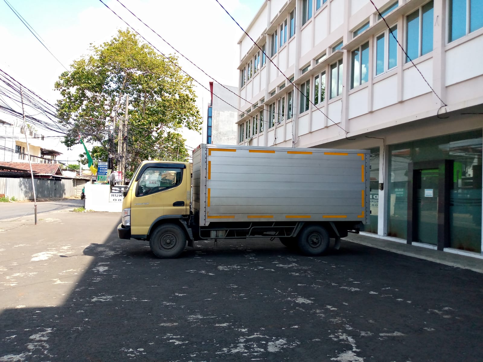DISEWAKAN GUDANG EXCLUSIVE DI JATIBENING BEKASI KOTA