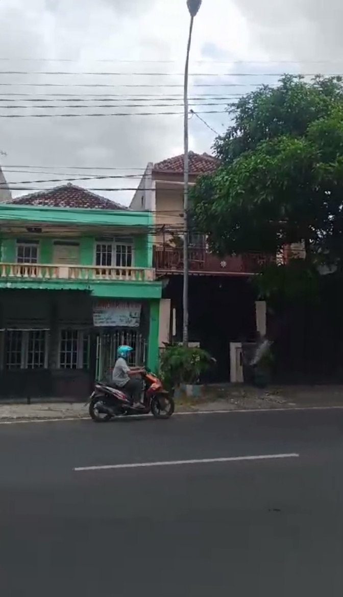 Rumah jl poros ke kota batu malang 2 lantai BU