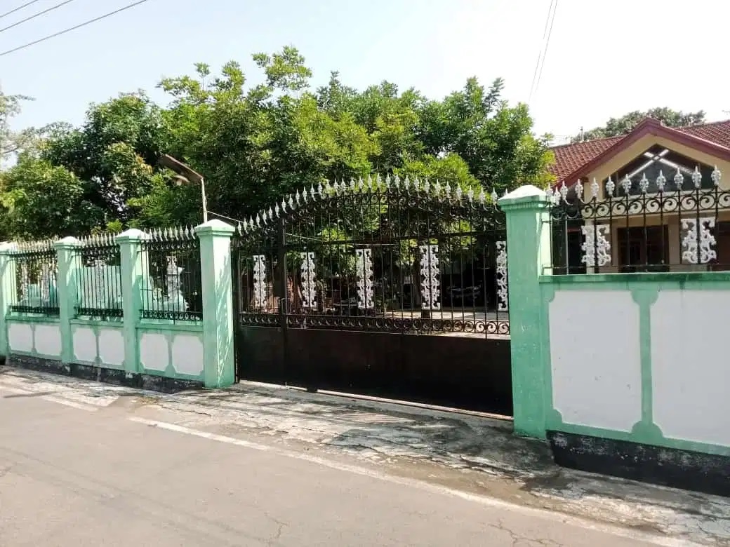 Dijual Cepat Rumah Tinggal Plus Kamar Kost-Kostan