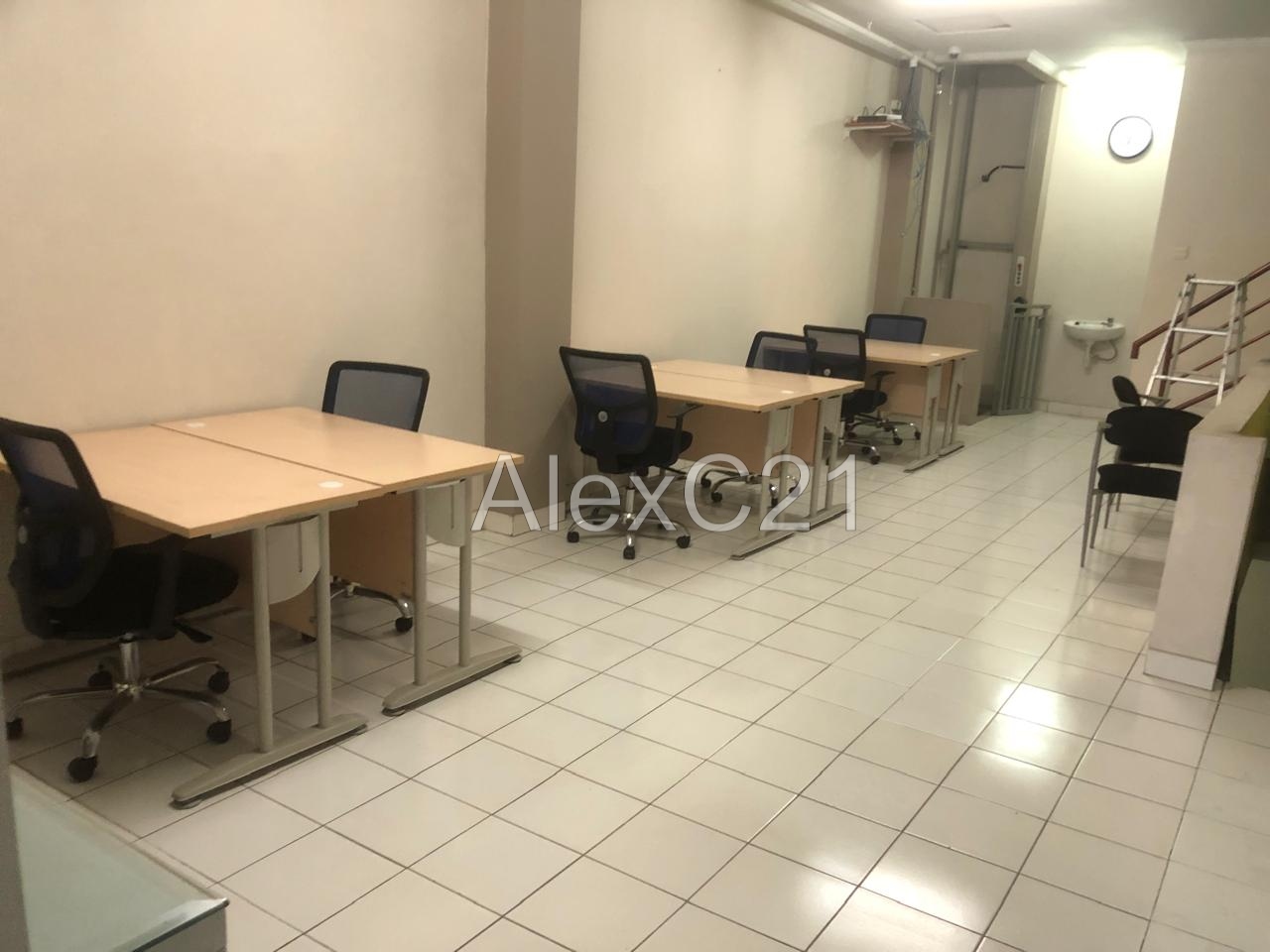 Disewakan ruko 4 lantai diarea Kebon Jeruk, Srengseng, jakbar