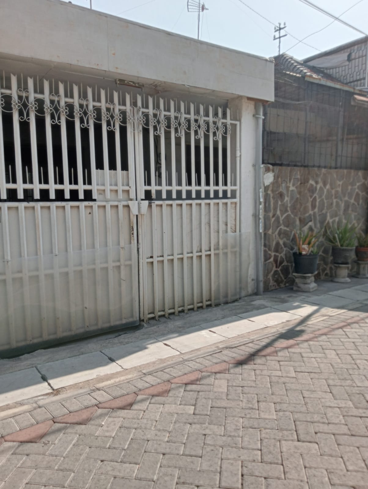 Dijual Cepat Rumah Tengah Kota Surabaya
