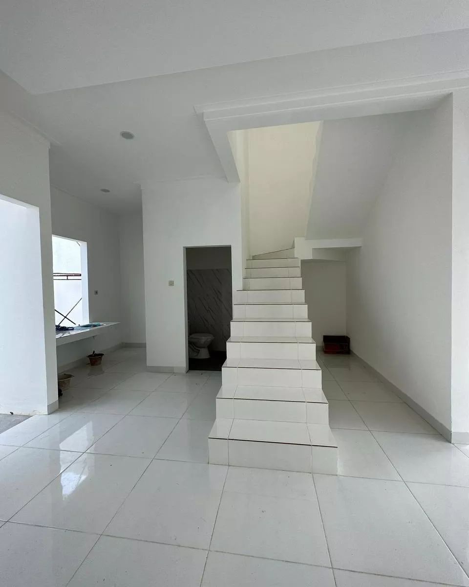 Rumah ready exclusive modern Cipayung Jakarta Timur dekat tol