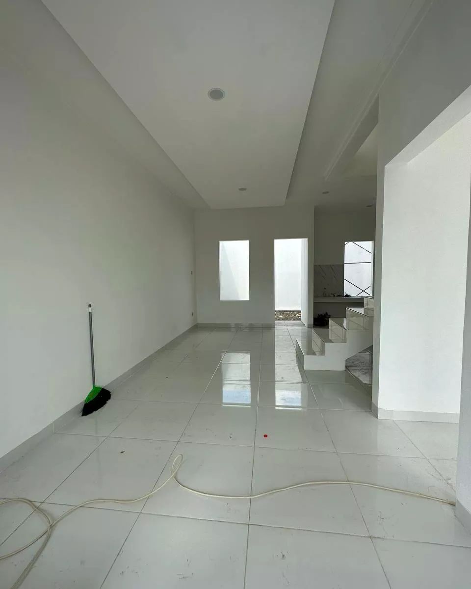 Rumah ready exclusive modern Cipayung Jakarta Timur dekat tol
