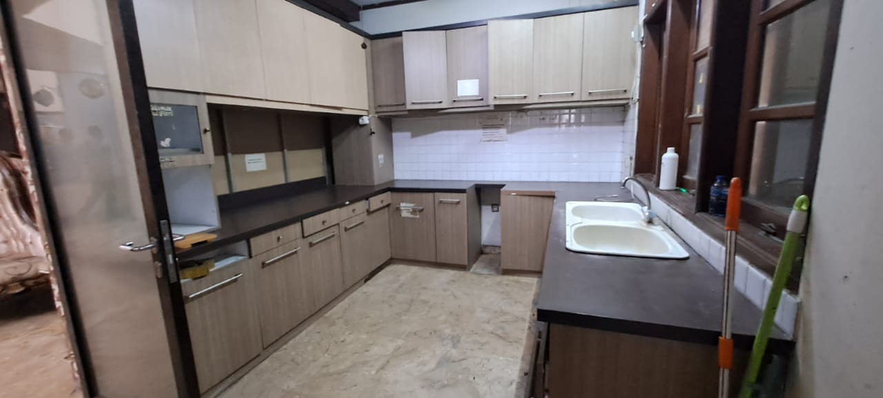 Disewakan rumah cocok utk clinic / kantor di Gandaria, Kebayoran