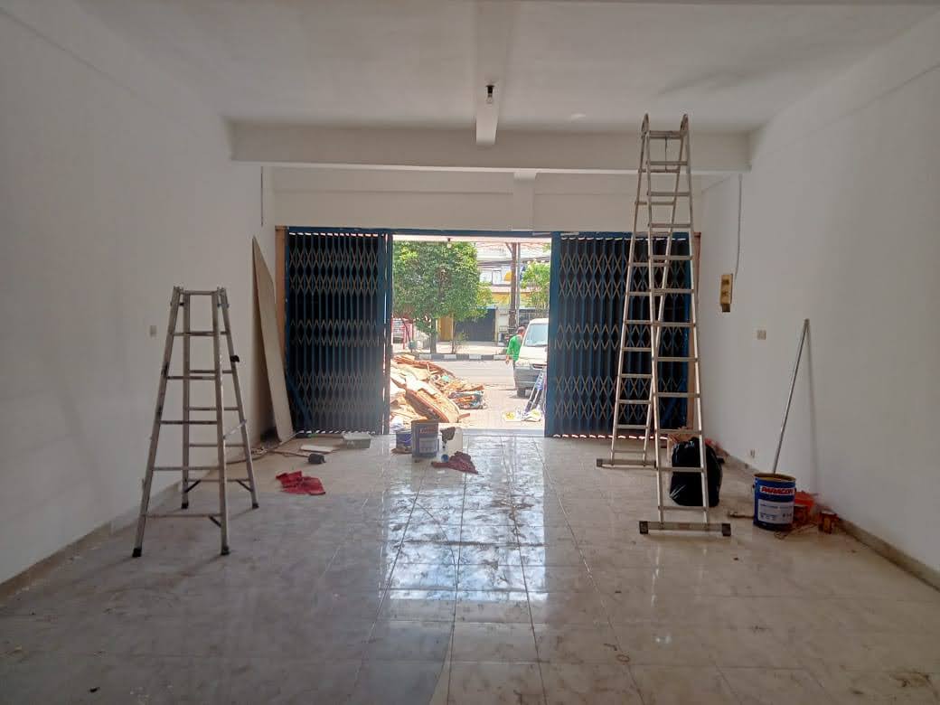 Disewakan RUKO 3 lantai MENGANTI WIYUNG, KEDURUS nol jalan