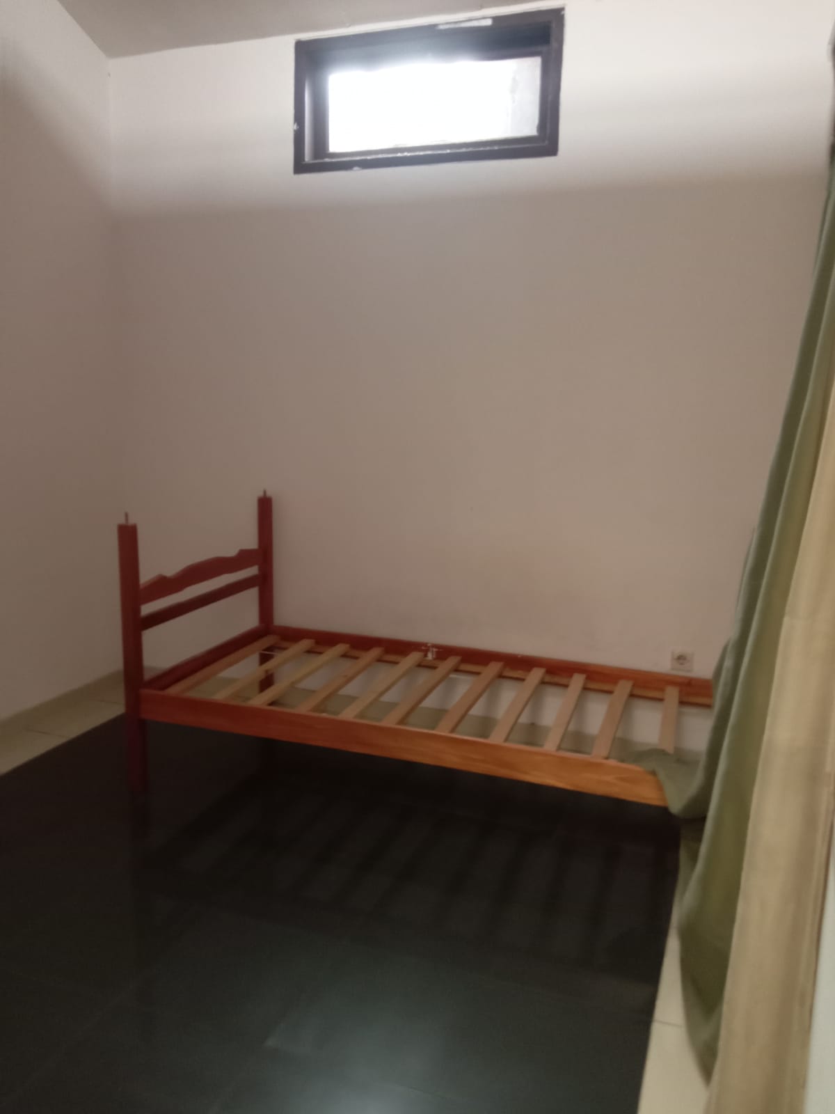 Disewakan rumah dan isinya lokasi strategis di Antapani Bandung