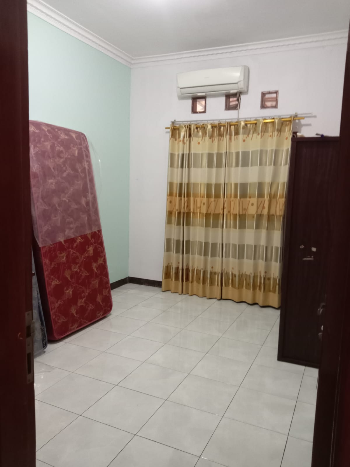 Disewakan rumah dan isinya lokasi strategis di Antapani Bandung