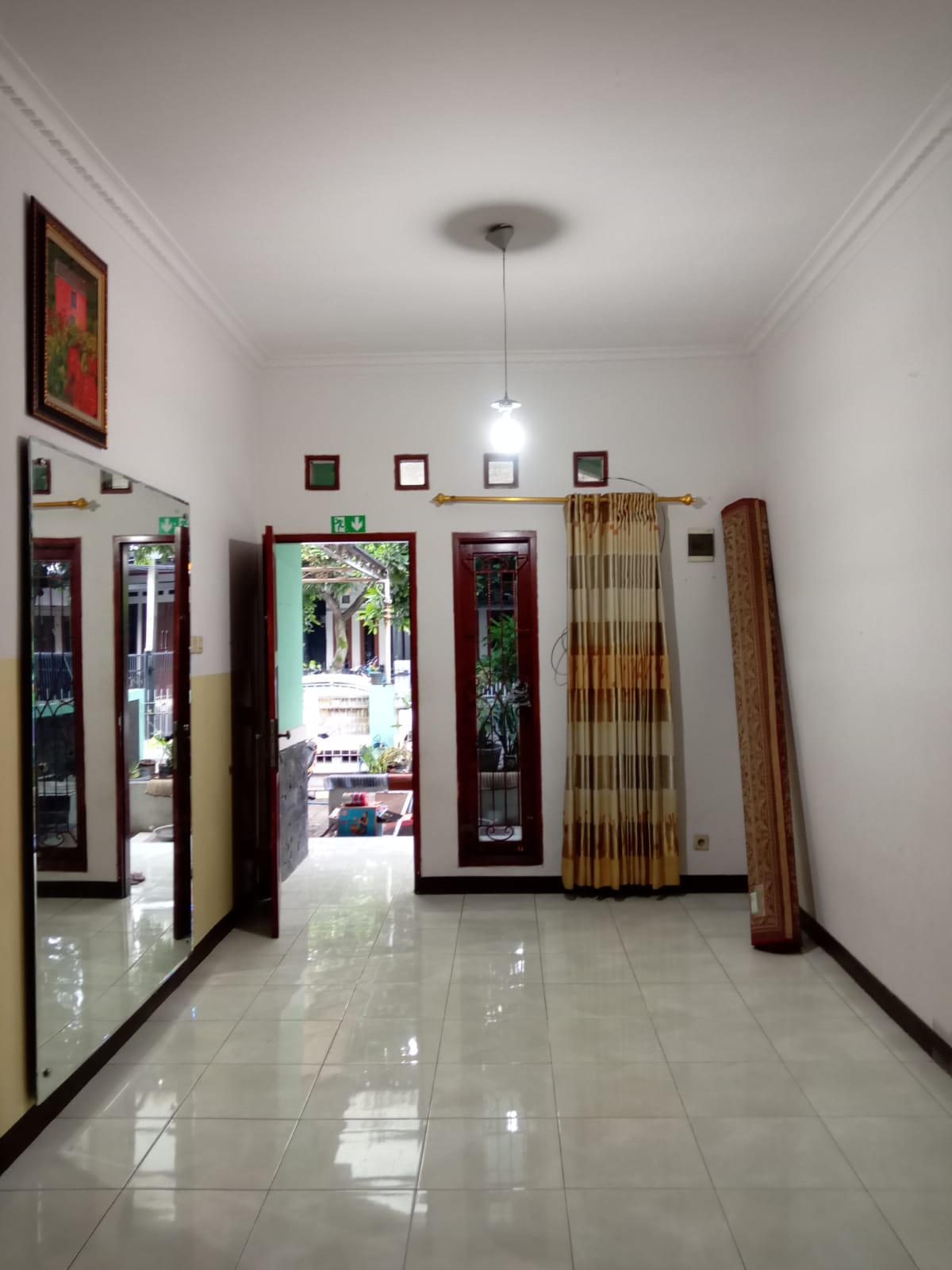 Disewakan rumah dan isinya lokasi strategis di Antapani Bandung