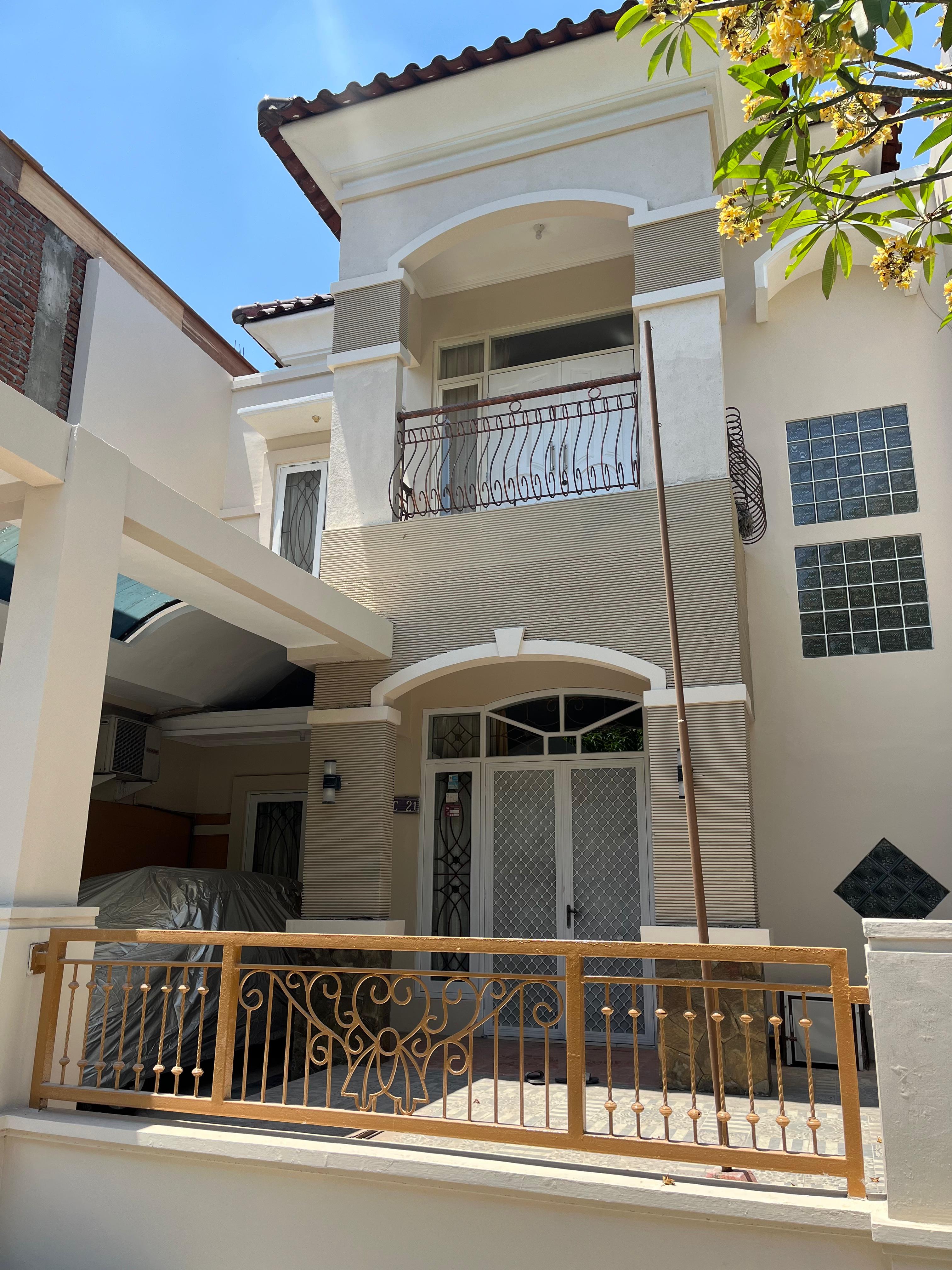 rumah disewakan kebonsari regency surabaya