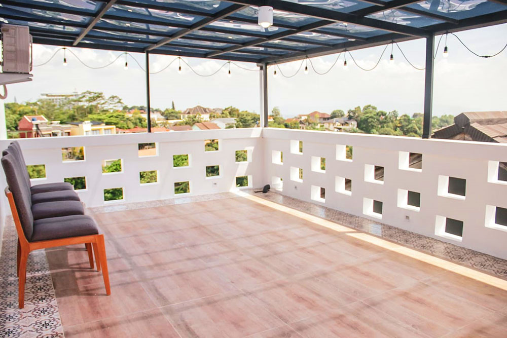 RUMAH MODERN BEACH HOUSE DGN SWIMMING POOL DI RESORT DAGO BDG