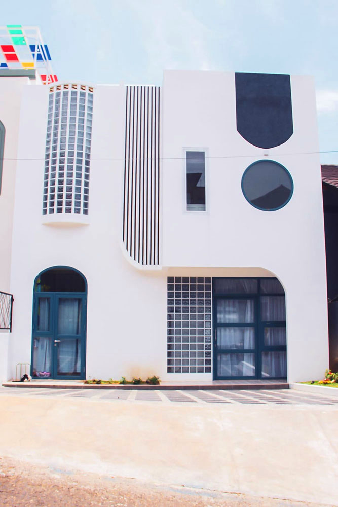 RUMAH MODERN BEACH HOUSE DGN SWIMMING POOL DI RESORT DAGO BDG