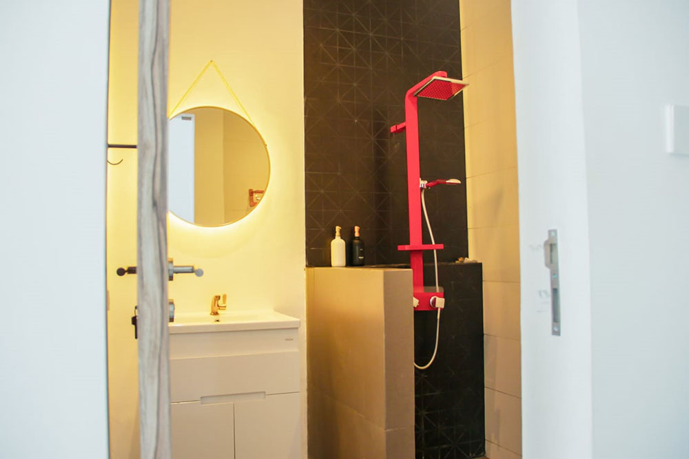 RUMAH MODERN BEACH HOUSE DGN SWIMMING POOL DI RESORT DAGO BDG