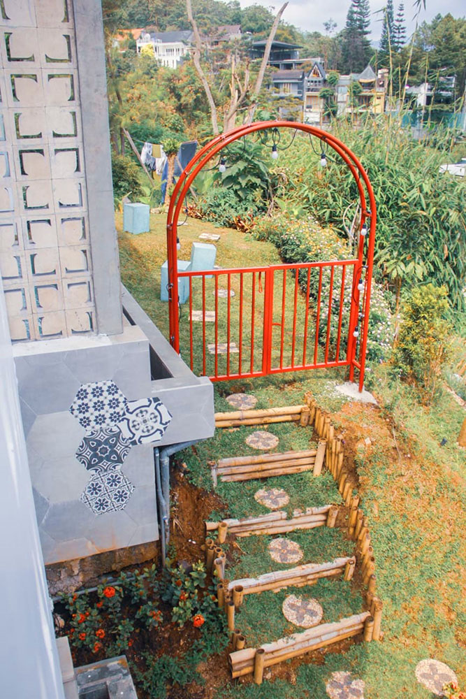 RUMAH MODERN BEACH HOUSE DGN SWIMMING POOL DI RESORT DAGO BDG