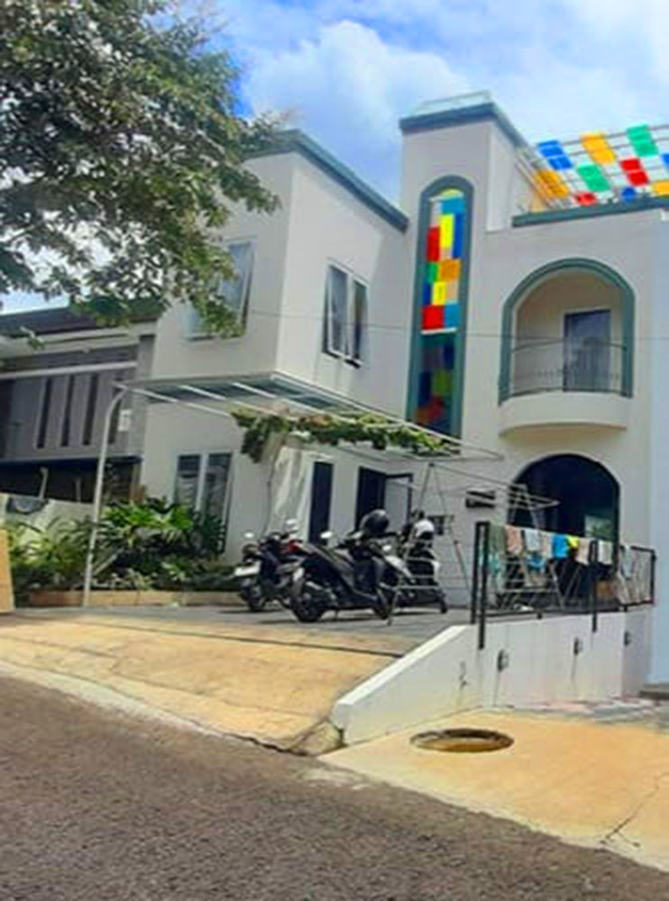 RUMAH GAYA YUNANI MODERN DENGAN SWIMMING POOL DI RESORT DAGO BDG