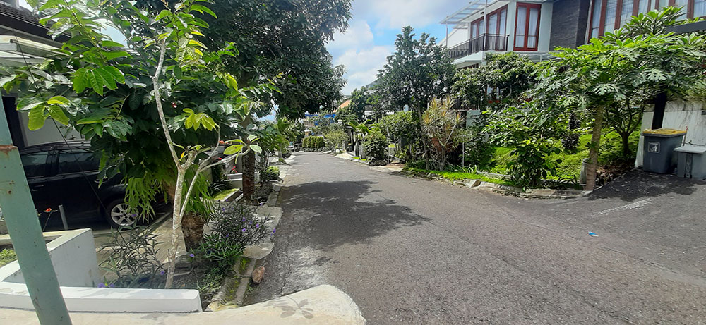 RUMAH GAYA YUNANI MODERN DENGAN SWIMMING POOL DI RESORT DAGO BDG