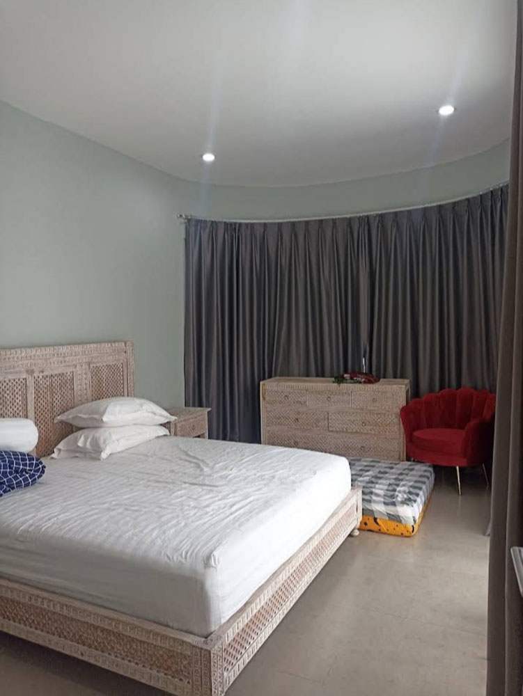 RUMAH GAYA YUNANI MODERN DENGAN SWIMMING POOL DI RESORT DAGO BDG