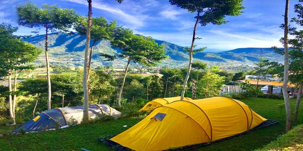 GLAMPING DAN RESTO VIEW SPEKTAKULER DI LEMBANG BANDUNG BARAT