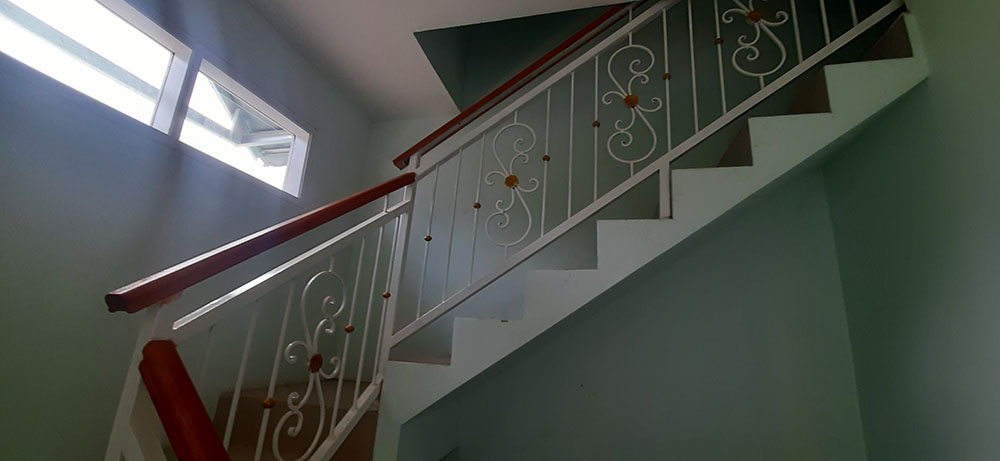 RUMAH GAYA AMERICAN COUNTRY DI JATIHANDAP BANDUNG