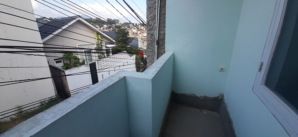 RUMAH GAYA AMERICAN COUNTRY DI JATIHANDAP BANDUNG