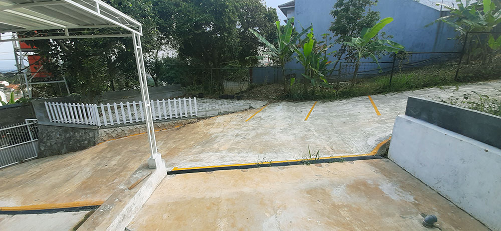 RUMAH GAYA AMERICAN COUNTRY DI JATIHANDAP BANDUNG