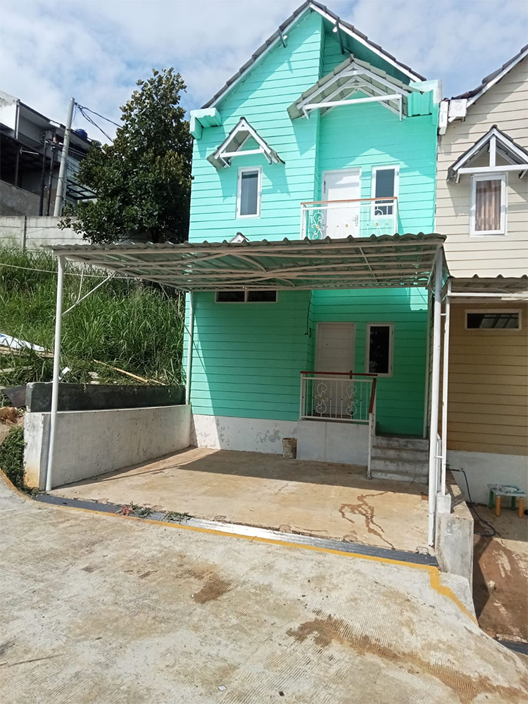 RUMAH GAYA AMERICAN COUNTRY DI JATIHANDAP BANDUNG