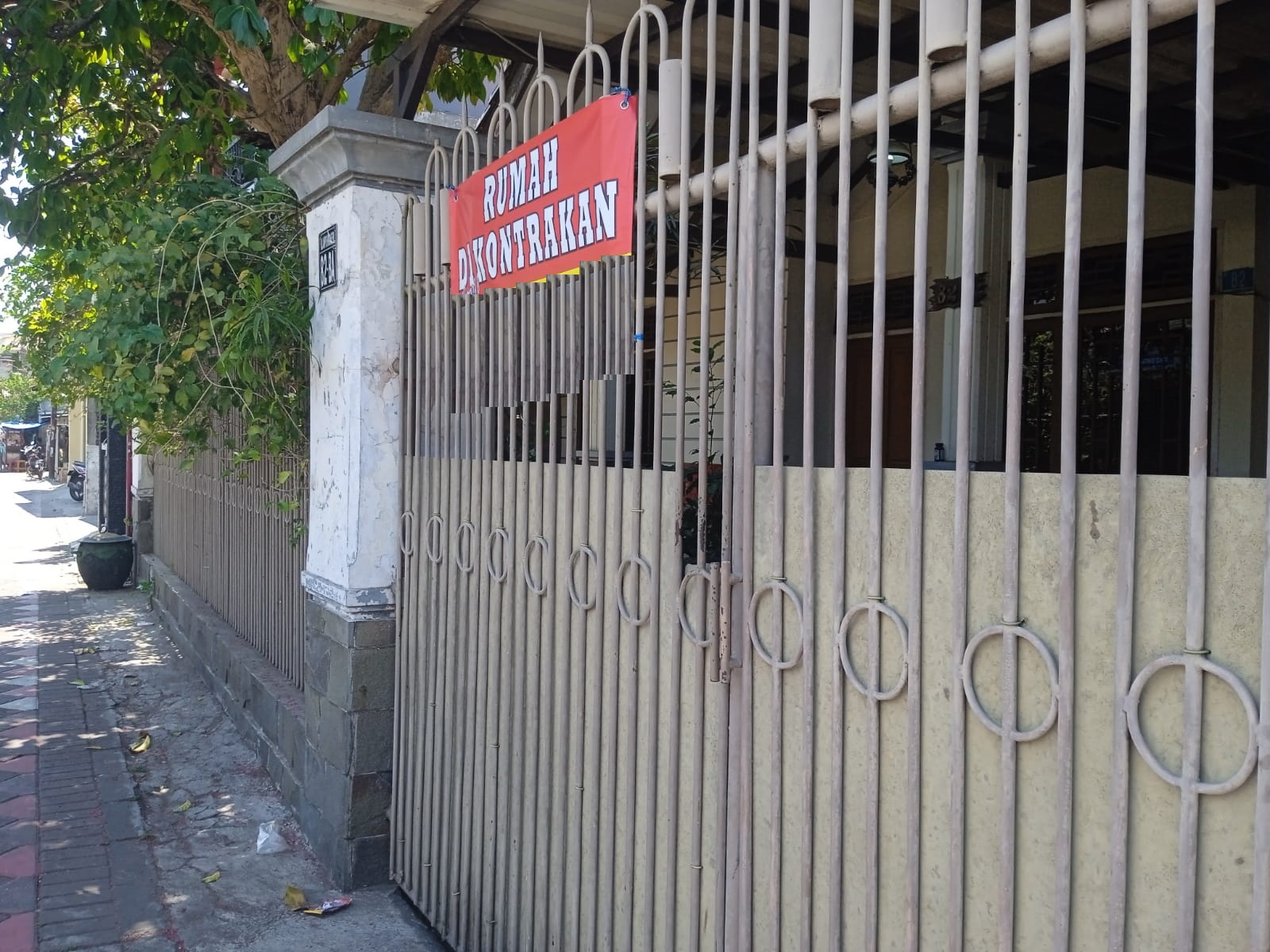 rumah disewakan klampis ngasem surabaya