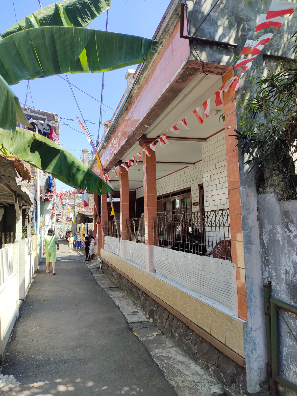 5 kamar tidur,3 kmr mandi, 2 Lt,,HARGA NEGO,SHM,STRATEGIS