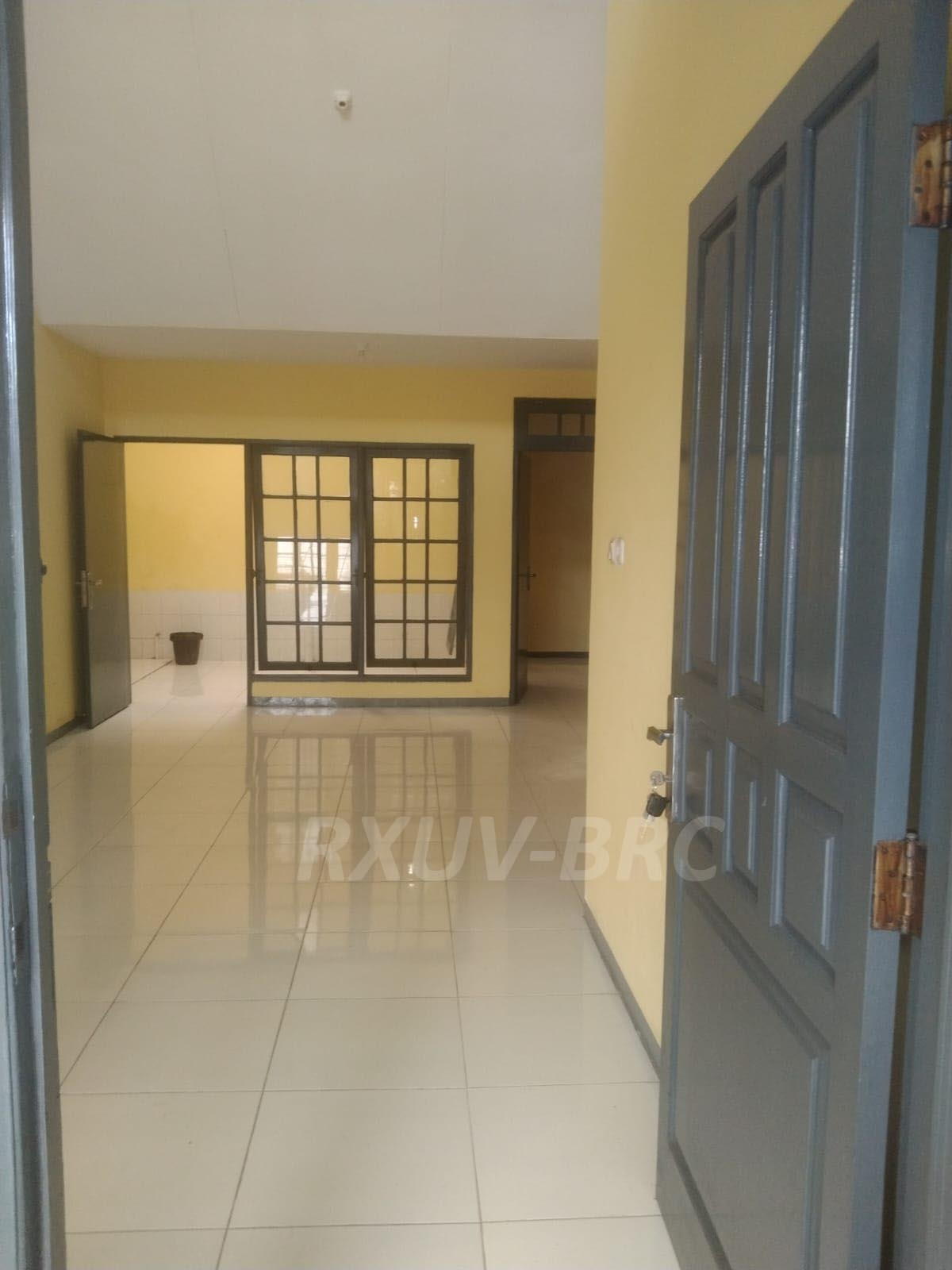 Disewakan Rumah Nyaman Siap Huni di Surabaya Barat, Dekat Mall!