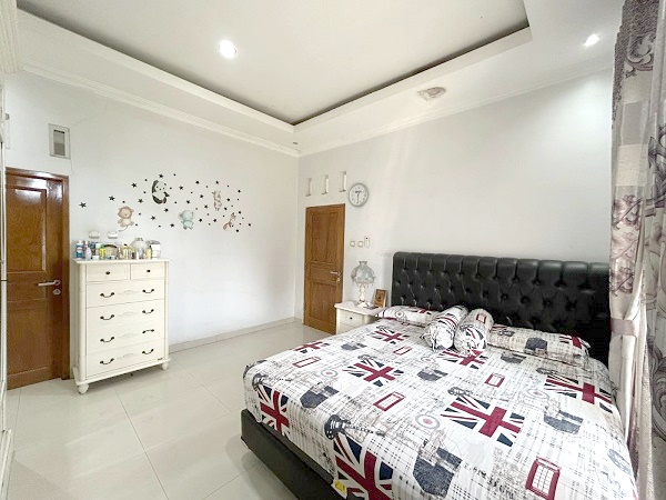 Rumah siap huni dalam lingkungan Ponpes Pandanaran dan Kampus