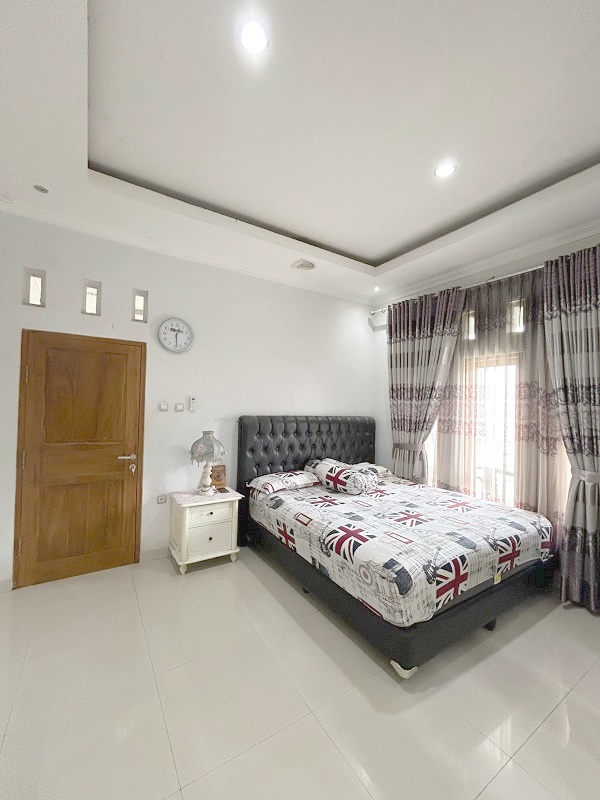 Rumah siap huni dalam lingkungan Ponpes Pandanaran dan Kampus