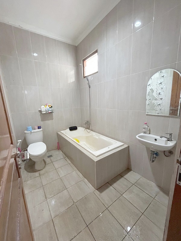 Rumah siap huni dalam lingkungan Ponpes Pandanaran dan Kampus